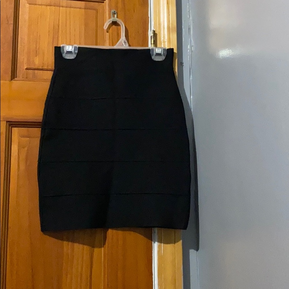 Short black pencil skirt